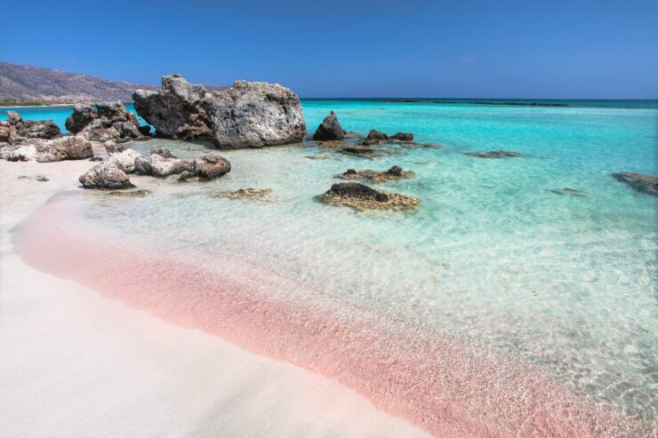 Elafonissi Beach met het roze zand en heldere water