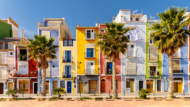 De kleurrijke huisjes van Barrio de Santa Cruz