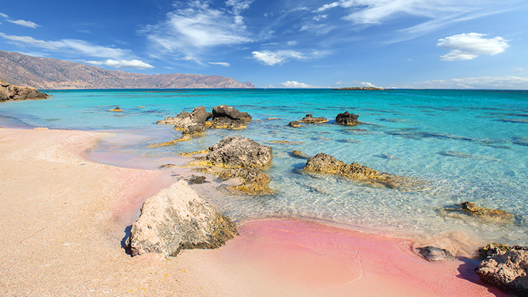 Het strand van Elafonisi kleurt roze door de ecosystemen