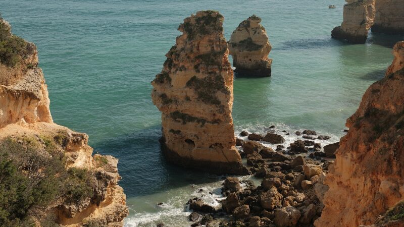 rotsen in zee algarve